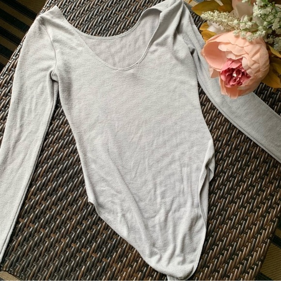FOREVER 21 | Gray Long Sleeve Scoop Neck Bodysuit - Picture 1 of 6